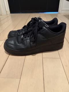 NIKE AIR FORCE 1 ブラック スニーカーのサムネイル