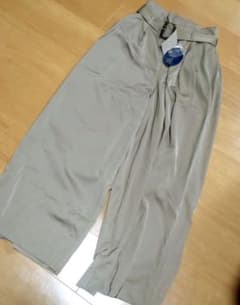 ライトカーキ ベルト付きパンツのサムネイル