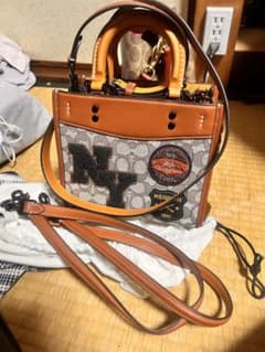 COACH ローグ25 NYロゴ付きショルダーバッグ 未使用品のサムネイル