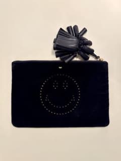 Anya Hindmarch】ベロア素材クラッチバッグ - メルカリ
