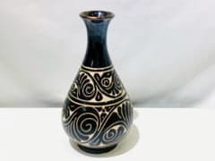 レトロな雰囲気の花瓶・一輪挿し，陶器製 骨董ヴィンテージのサムネイル