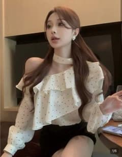 SHEIN ワンショルフリルドットブラウスのサムネイル