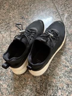 UGG ブラック スニーカー　7 LIBU 1106621のサムネイル
