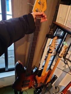 G&L L-2000 premium サンバースト　フレットレス（塗装に難あり） G&L L-2000 premium サンバースト フレットレス（塗装に難あり