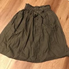 秋物　カーキ  スカート　膝丈のサムネイル