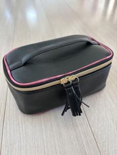 黒とピンクのタッセル付きポーチのサムネイル