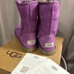 Q*e様 美品！UGG シープスキンブーツ　パープルのサムネイル