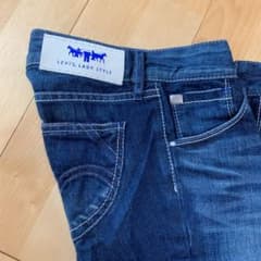 (値下げしました)リーバイス デニム ストレートジーンズのサムネイル
