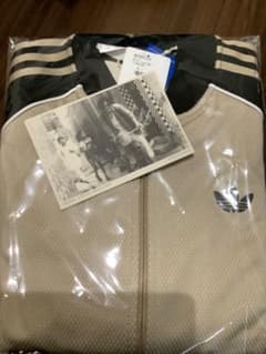 adidas×藤井風さん トラックジャケット Lベージュ/黒 - メルカリ