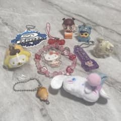 めじるしアクセサリー キーホルダー まとめ売り サンリオ クレヨンしんちゃんのサムネイル