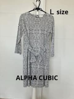 お値下げしましたALPHA CUBIC ダマスク柄　七分袖　ウエストマークのサムネイル