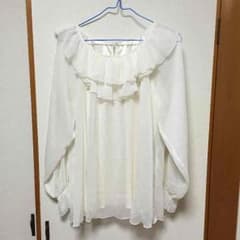 白トップスのサムネイル