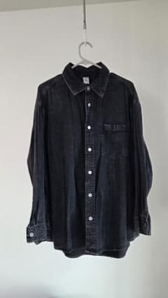 （H&M）デニムシャツ ブラック ケミカルウォッシュのサムネイル