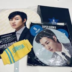 SUPER JUNIOR 20周年 展示会 公式グッズ ウニョク セット① Gy2t3sAbgAAgs40.jpg
