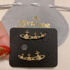 ヴィヴィアン  ピアス　ゴールドのサムネイル