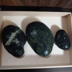 2025 糸魚川 蛇紋岩 3個セット 約2.7Kg 原石 天然石 - メルカリ