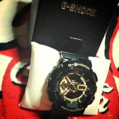 G SHOCKの時計　黒金のサムネイル
