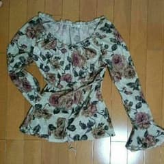 新品、未使用☆レストローズトップスのサムネイル