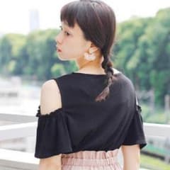 オープンショルダーTシャツのサムネイル