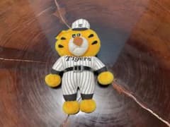 阪神タイガース トラ吉 ぬいぐるみ 希少】阪神タイガースの初代マスコット「トラ吉」のぬいぐるみ - メルカリ