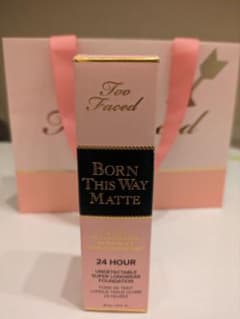 【新品未開封】ボーン ディス ウェイ  24H マット ファンデーションスワンのサムネイル