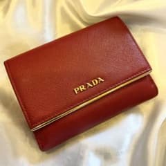 PRADA サフィアーノレザー 3つ 折財布 レッド 金具ゴールド - メルカリ