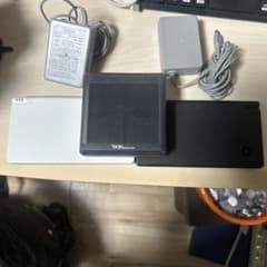 ニンテンドーDSi 本体 ホワイト&ブラック ACアダプター付きのサムネイル