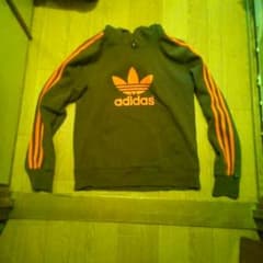 adidasパーカーのサムネイル
