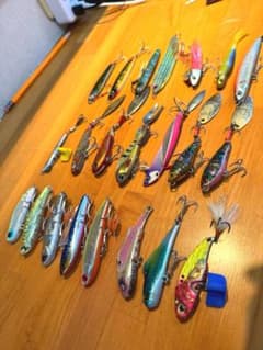 シーバスルアー中古 バイブ、スピンテール、メタルバイブ 22個セット　中古のサムネイル