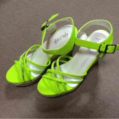 緑サンダルのサムネイル