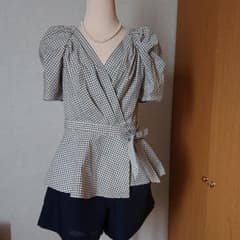 新品＊ストロベリーフィルズ＊ブラウスのサムネイル