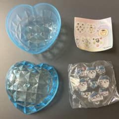 ちいかわ　ハート型ケース　シール ガチャ ハチワレ　カプセルトイ　カプセル付きのサムネイル