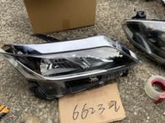 8、18ステー傷2箇所　セレナ 右 ヘッドライト ハロゲン C27 後期 8、18ステー傷2箇所 セレナ 右 ヘッドライト ハロゲン C27 後期 - メルカリ