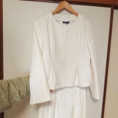 HusHush ノーカラージャケット &スカートのセットアップのサムネイル