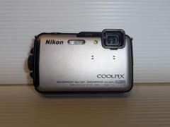 Nikon COOLPIX AW110 シルバー 充電器・バッテリー付のサムネイル