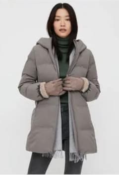 【美品】 ユニクロ シームレスダウンショートコート2020　Ｍ　グレーのサムネイル