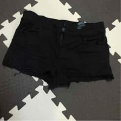 H&M 黒ショーパンのサムネイル