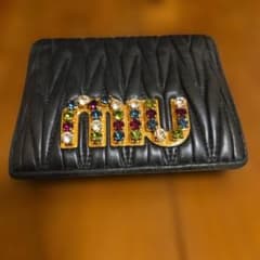 【美美美】miu miu マテラッセ ビジュー 二つ折り財布のサムネイル