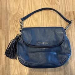値下げ！！ MICHAEL KORS ショルダーバッグ ネイビー タッセルのサムネイル
