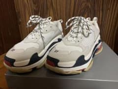 BALENCIAGA トリプルSのサムネイル