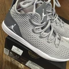 JORDAN スニーカーのサムネイル