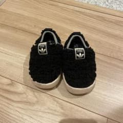 adidas 黒 ファー スリッポンのサムネイル