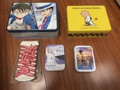 ハローキティのスニーカーの紐& 名探偵コナン・スヌーピーなど　空きお菓子缶のサムネイル