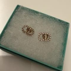 Dior CDロゴ ラインストーン ピアス　ゴールドのサムネイル