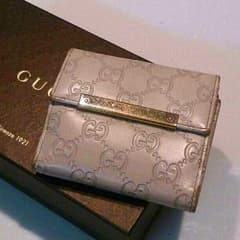GUCCI　アイボリー折財布のサムネイル