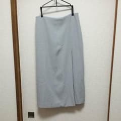 【最終値下げ♬】 UNIQLOロングスカート新品未使用のサムネイル