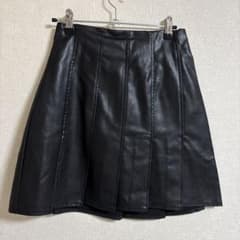 黒い合成皮革プリーツスカートのサムネイル
