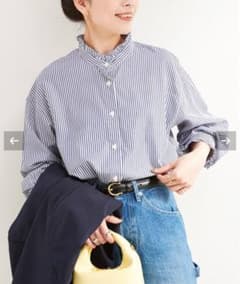 B.C　STOCK スタンドフリルブラウスのサムネイル