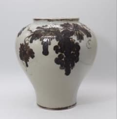 朝鮮美術　辺山作　白磁に飴釉葡萄紋大壺　送料込み260602 朝鮮美術 辺山作 白磁に飴釉葡萄紋大壺 送料込み260602 | Mercari