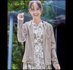ティアクラッセ　ベロア素材 ジップアップパーカー ベージュ